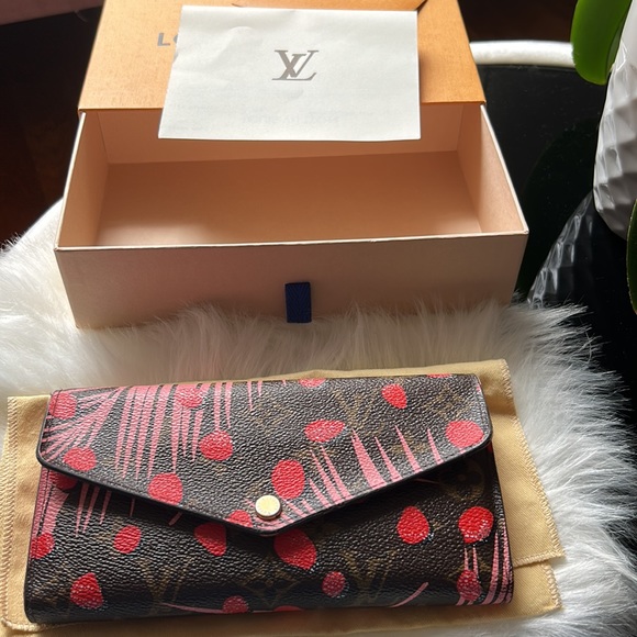 100% authentic Louis Vuitton Envelope Special Collection Wallet - Picture 2 of 8